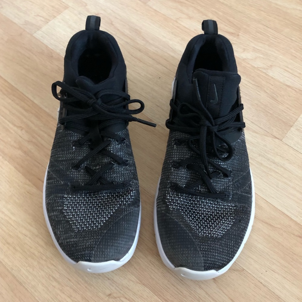 Men’s Nike Running shoe black/ white size 9.5